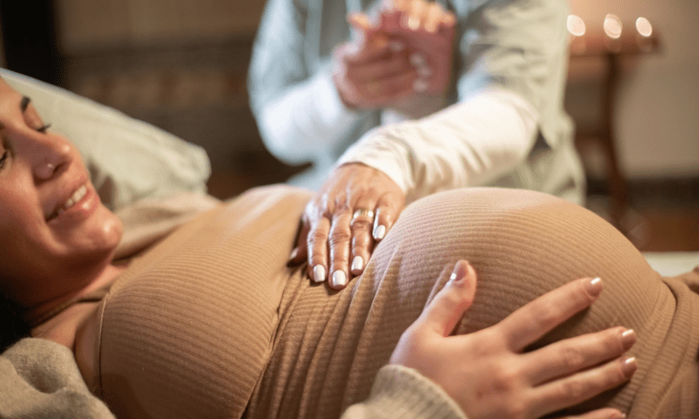 La grossesse : Nausées, lombalgies, bébé en siège – Comment améliorer la santé de la femme enceinte grâce à l’acupuncture ?