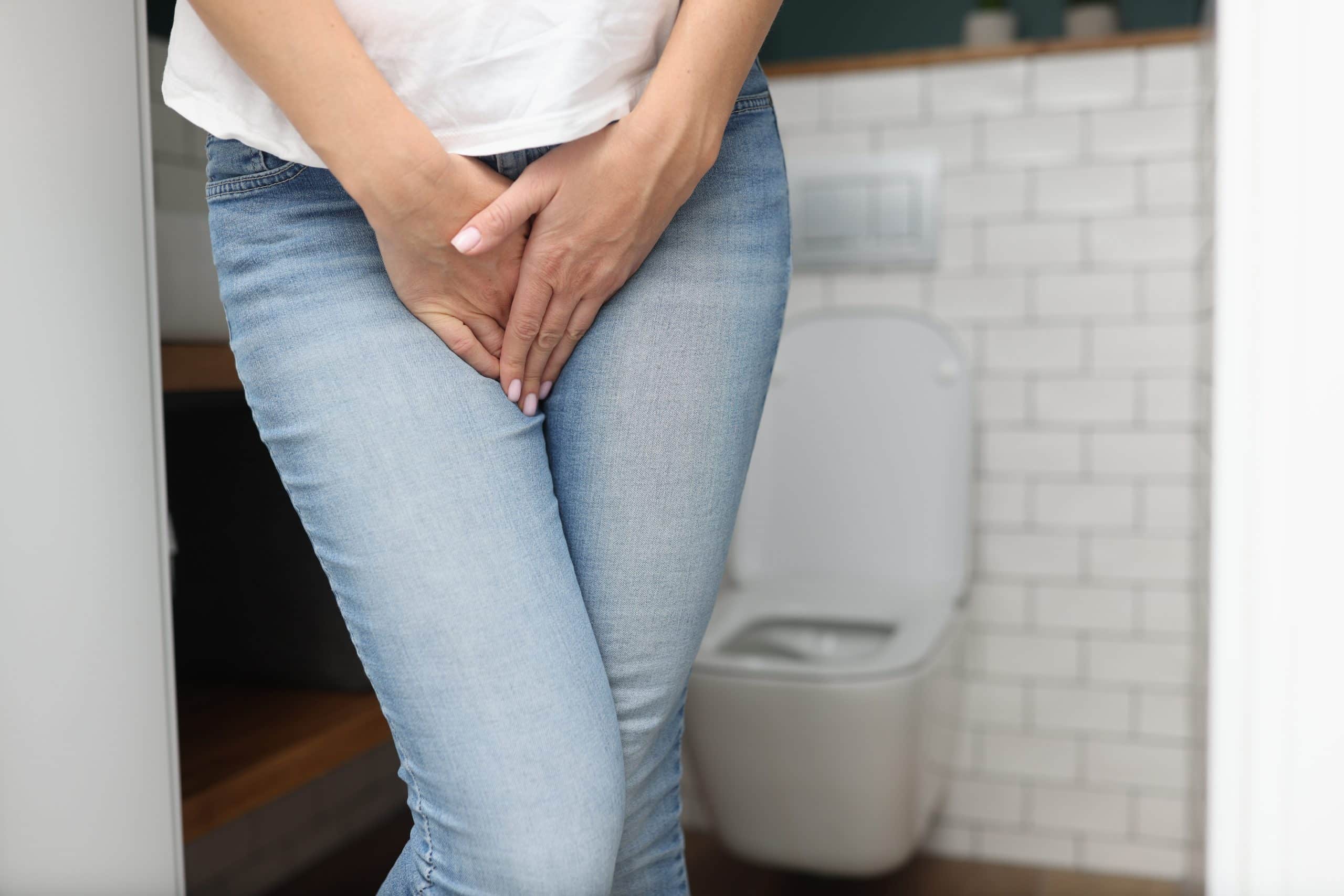 Illustration médicale représentant l'incontinence urinaire et les traitements associés.