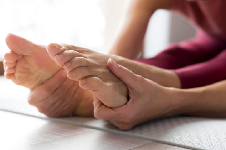 Étirement des pieds et des orteils